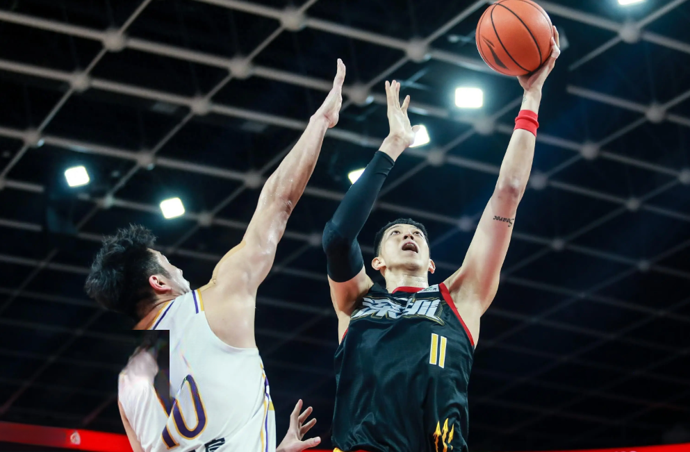 九游娱乐app -里程碑夜！迈阿密热火遗憾出局，CBA季后赛集结日刷纪录，媒体盛赞，球队文化被再次提及的简单介绍