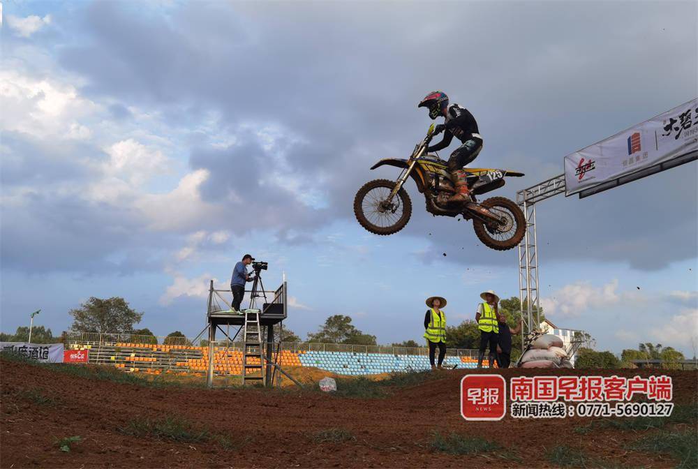 浙江稠州训练开放日；今晨调整名单引欢呼；全明星赛在即；球探报告显示潜力的简单介绍