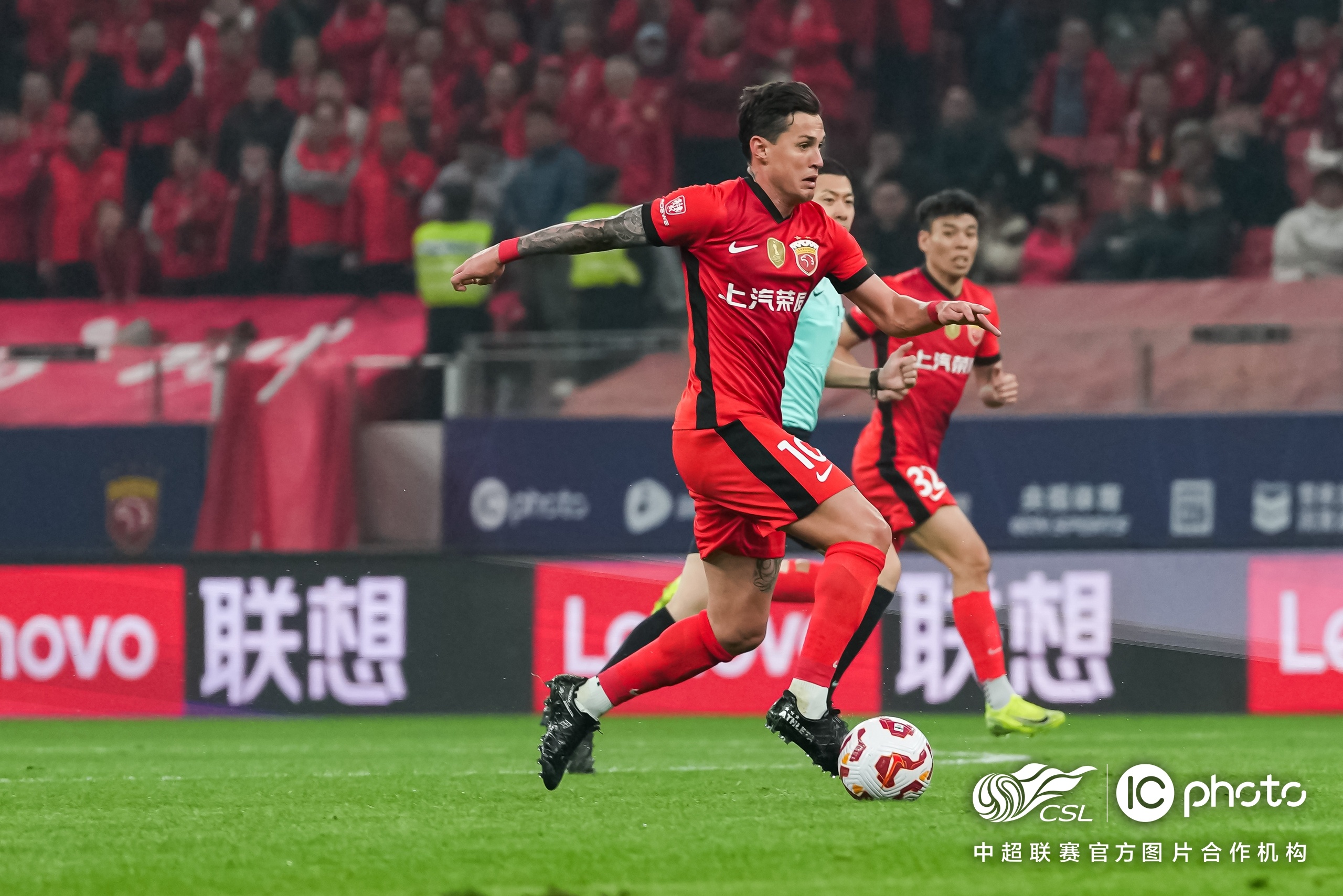 今夜马德里竞技备战欧联；绝杀压哨细节曝光；更衣室稳定；资深球员宣示担当的简单介绍